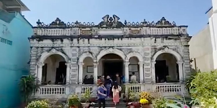 Ngôi nhà cổ kiến trúc Đông – Tây độc đáo